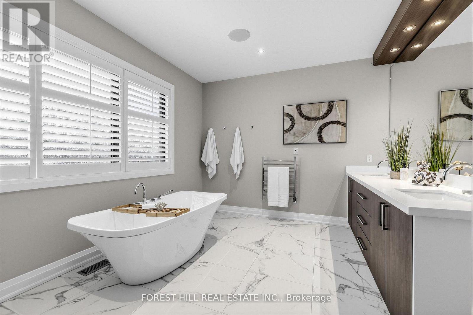 41 INVERMAY AVENUE Toronto (Clanton Park), ON M3H 1Z1