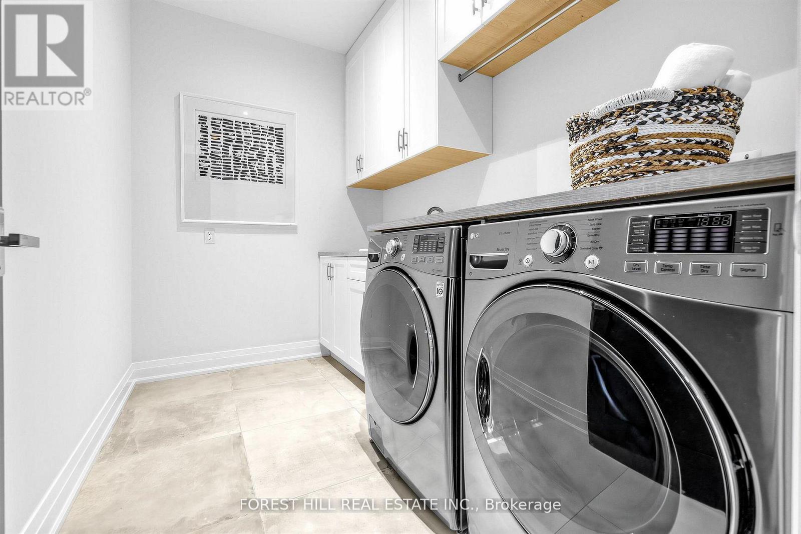 41 INVERMAY AVENUE Toronto (Clanton Park), ON M3H 1Z1