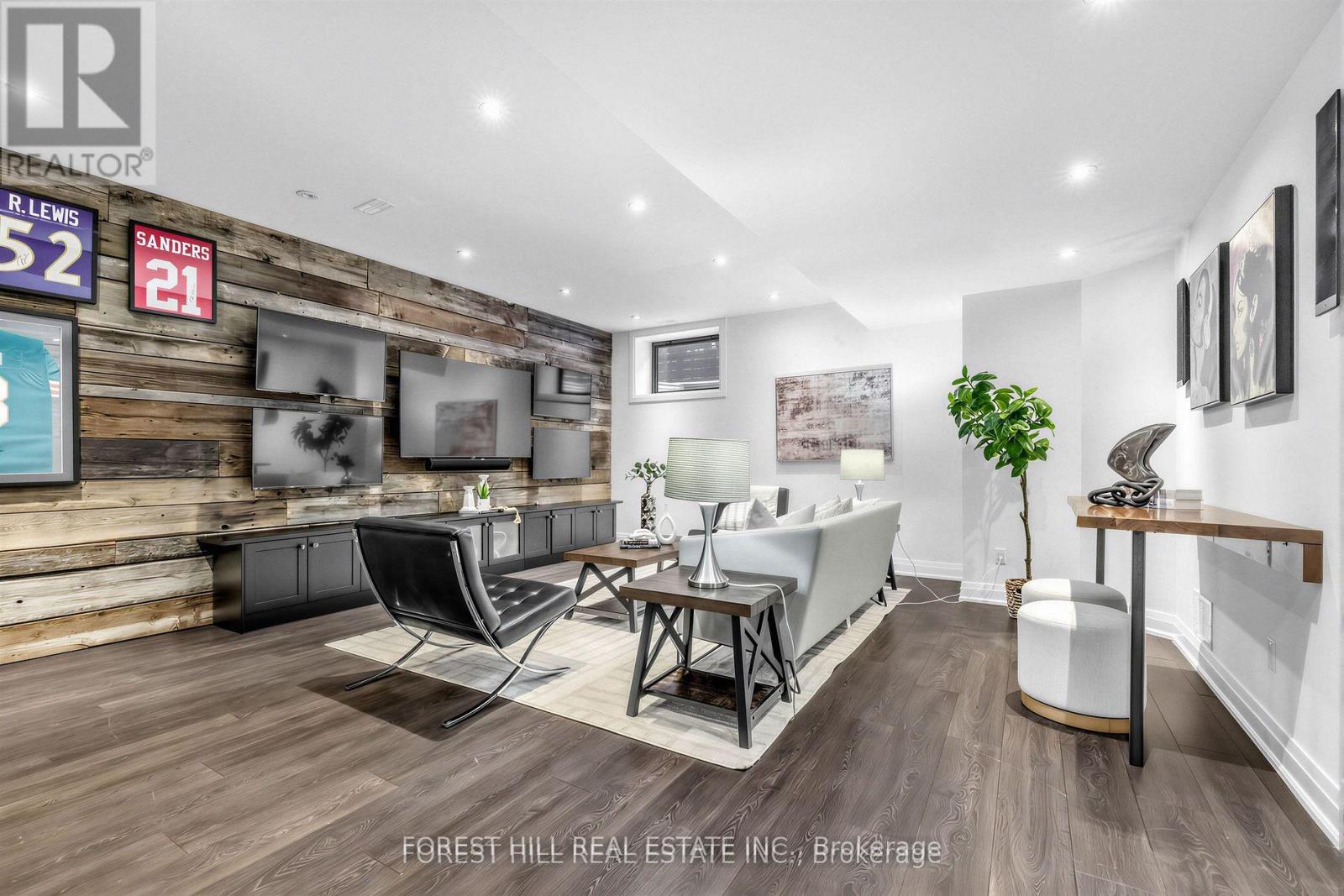 41 INVERMAY AVENUE Toronto (Clanton Park), ON M3H 1Z1