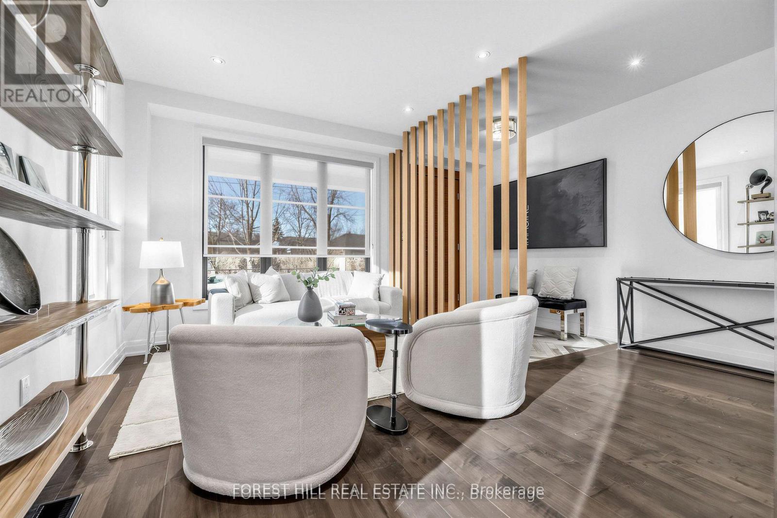 41 INVERMAY AVENUE Toronto (Clanton Park), ON M3H 1Z1