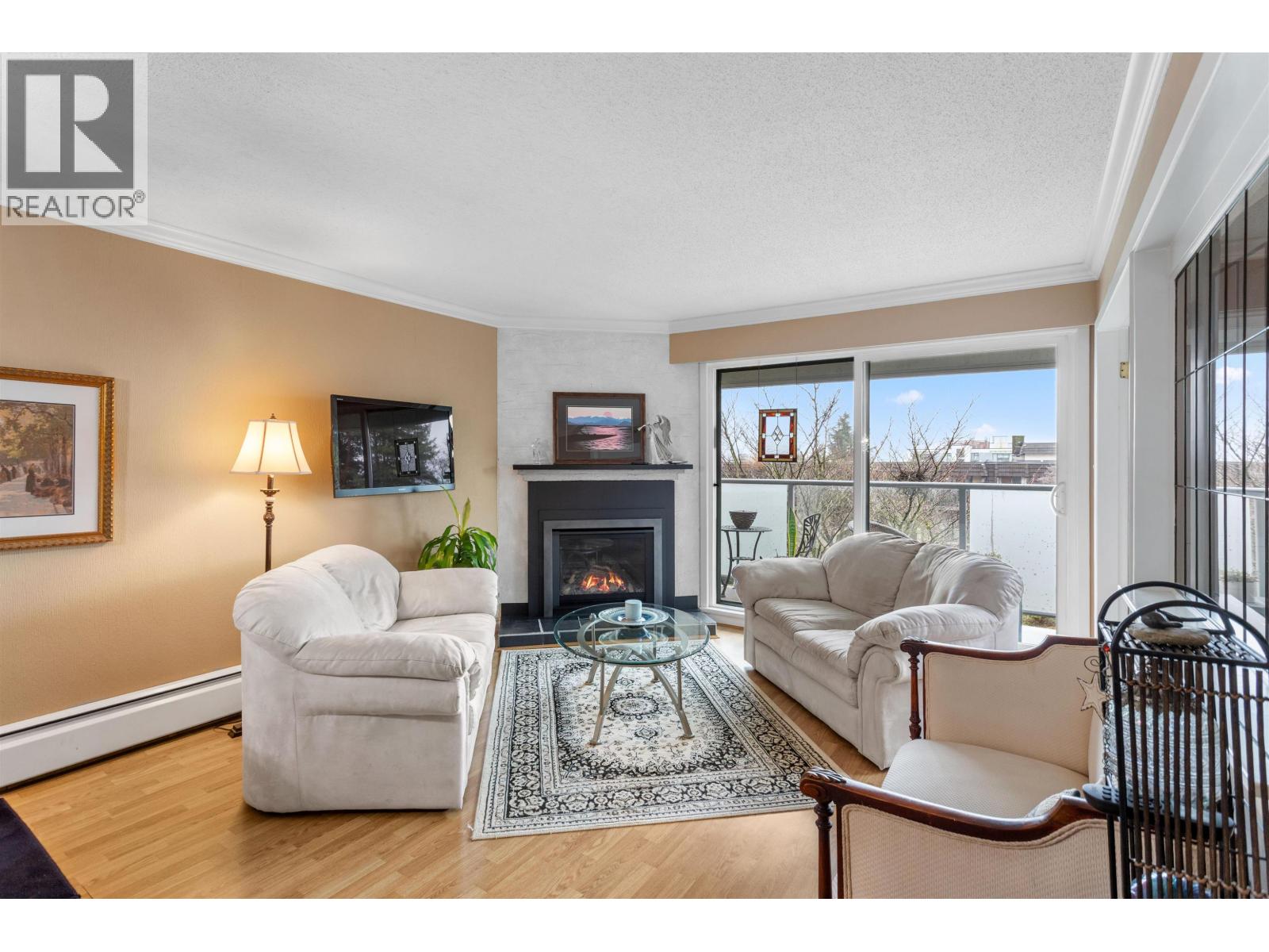 201 308 W 2nd Street, North Vancouver, British Columbia  V7M 1E1 - Photo 3 - R3113982