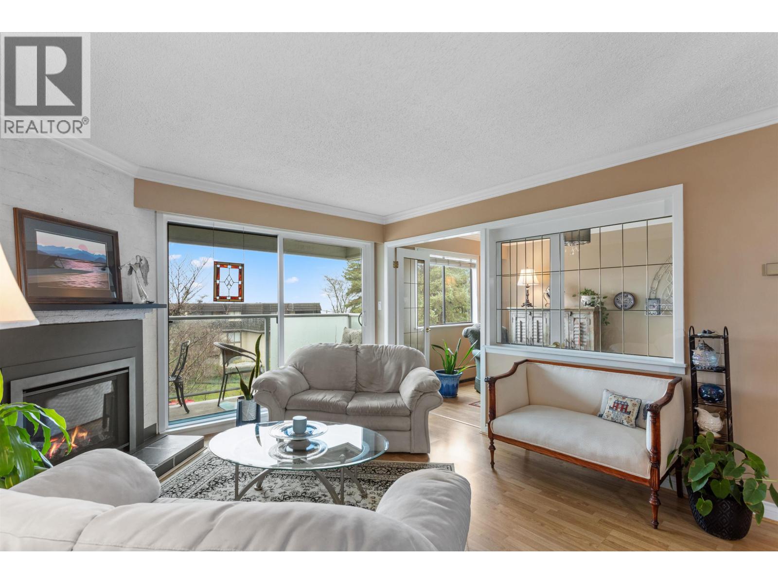 201 308 W 2nd Street, North Vancouver, British Columbia  V7M 1E1 - Photo 4 - R3113982