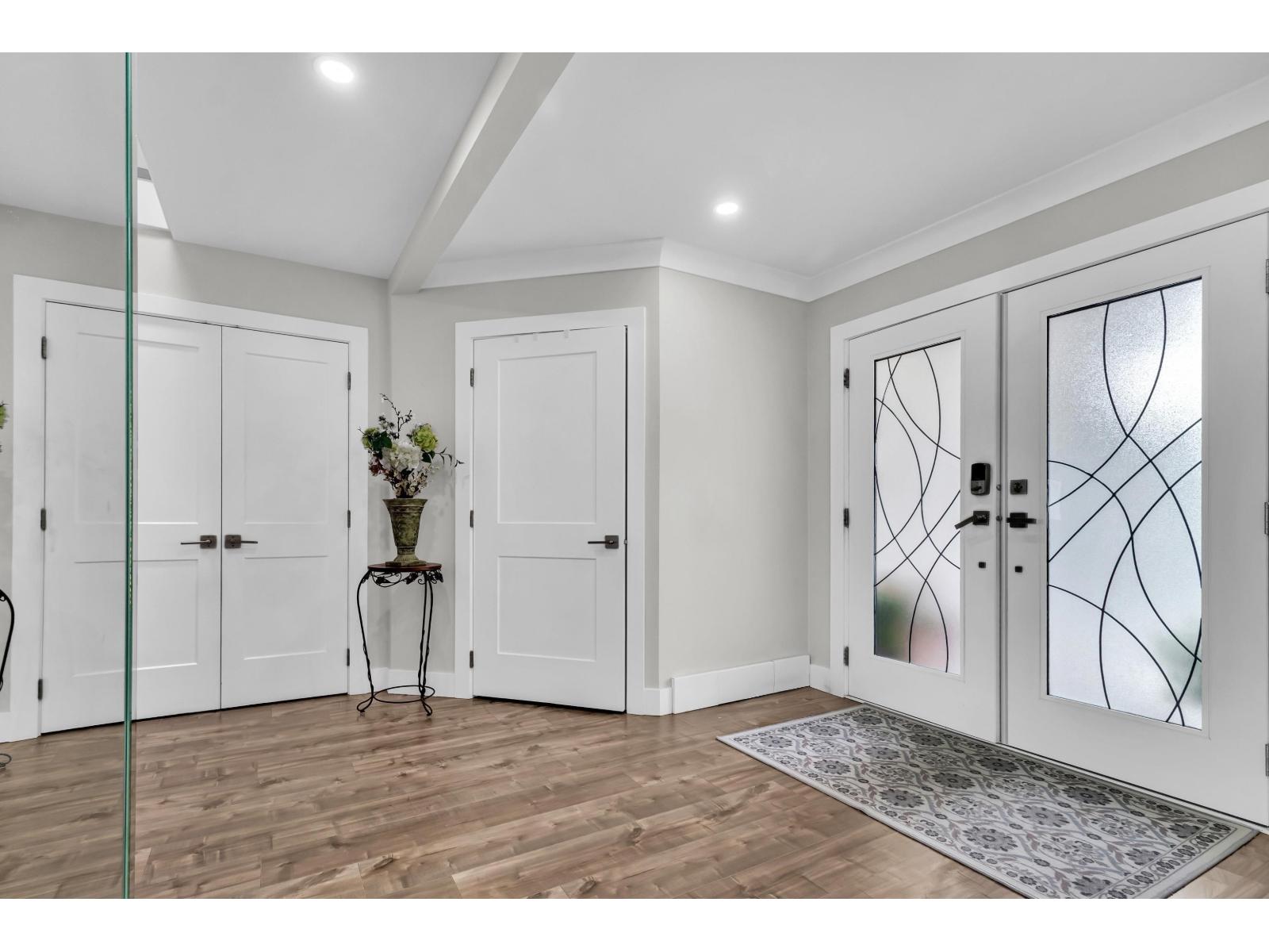 6748 123a Street, Surrey, British Columbia  V3W 0Z1 - Photo 3 - R3086287