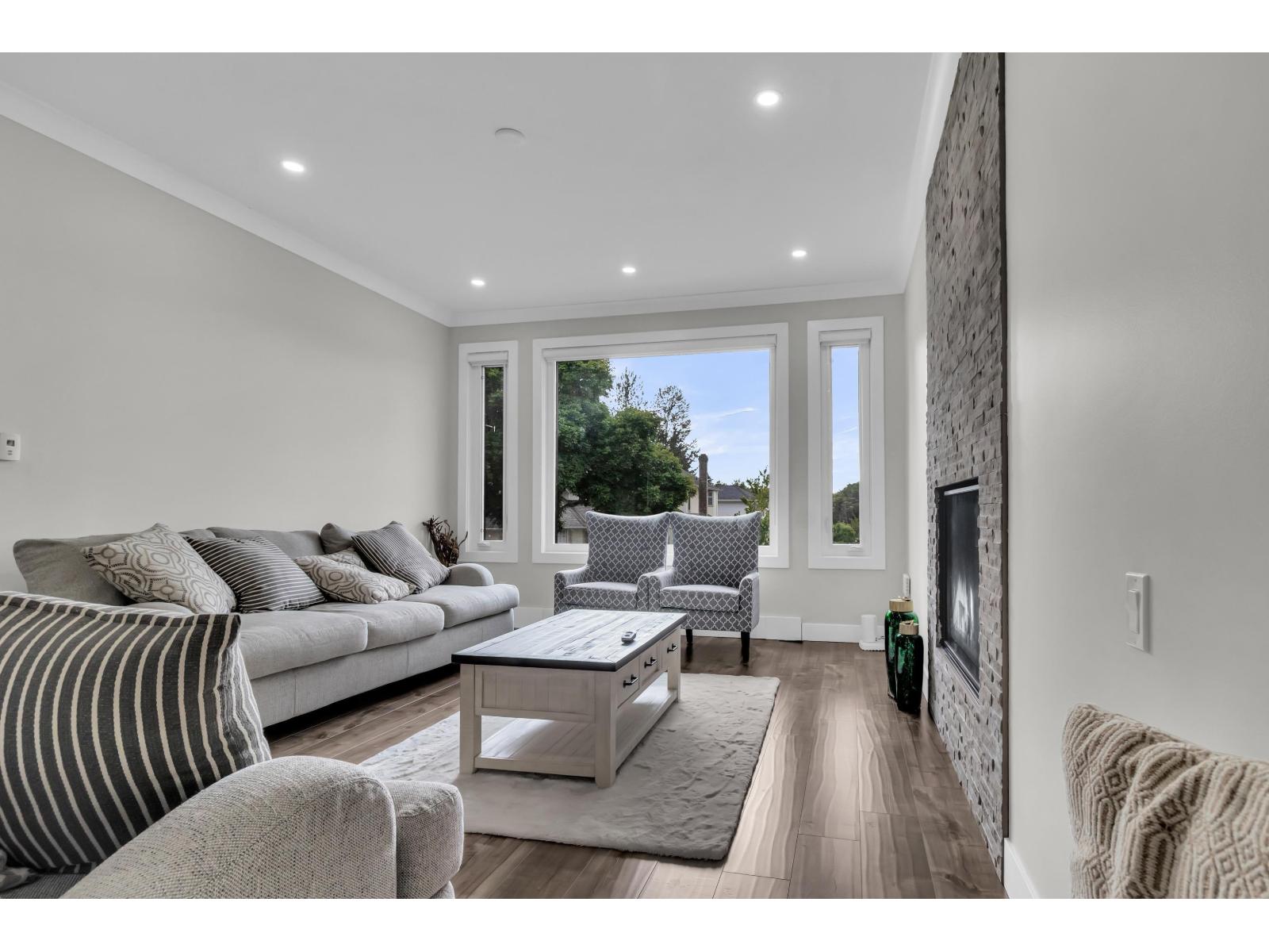 6748 123a Street, Surrey, British Columbia  V3W 0Z1 - Photo 4 - R3086287