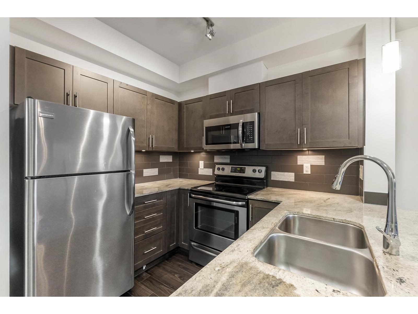 L115 13468 King George Boulevard, Surrey, British Columbia  V3T 0H5 - Photo 2 - R3114095