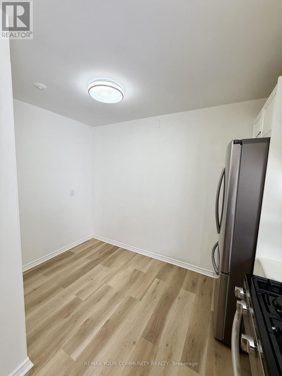 Upper - 17 Regatta Crescent, Toronto, Ontario  M2R 2X7 - Photo 5 - C13026872