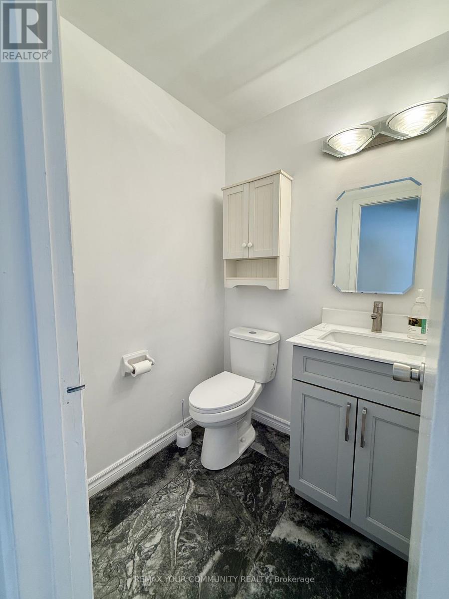 Upper - 17 Regatta Crescent, Toronto, Ontario  M2R 2X7 - Photo 7 - C13026872