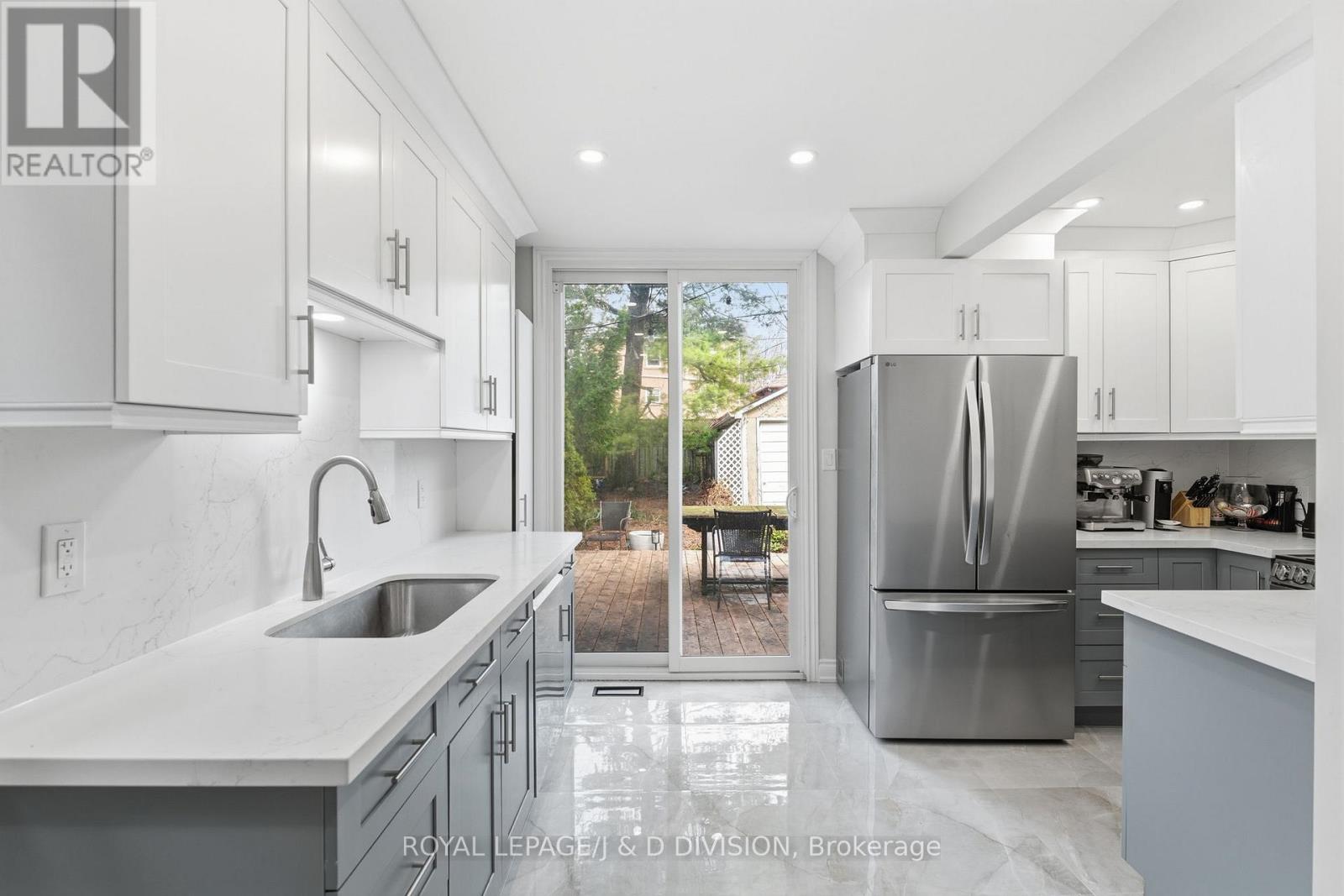 UPPER - 118 BOGERT AVENUE, Toronto, Ontario