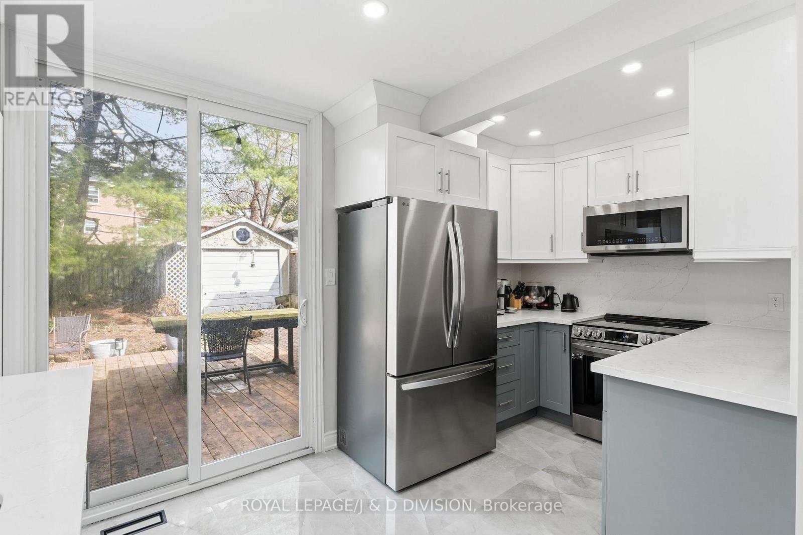 Upper - 118 Bogert Avenue, Toronto, Ontario  M2N 1K8 - Photo 4 - C13027040