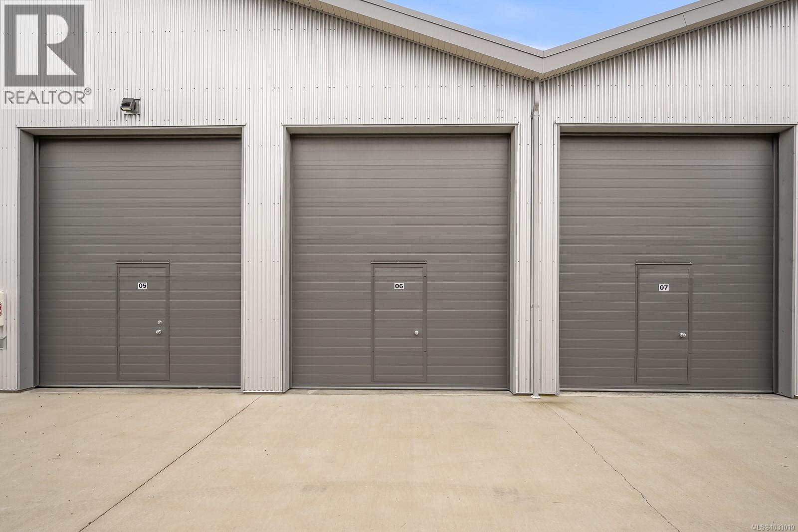 2794 Beck Ave, Cumberland, British Columbia  V0R 1S0 - Photo 2 - 1033019