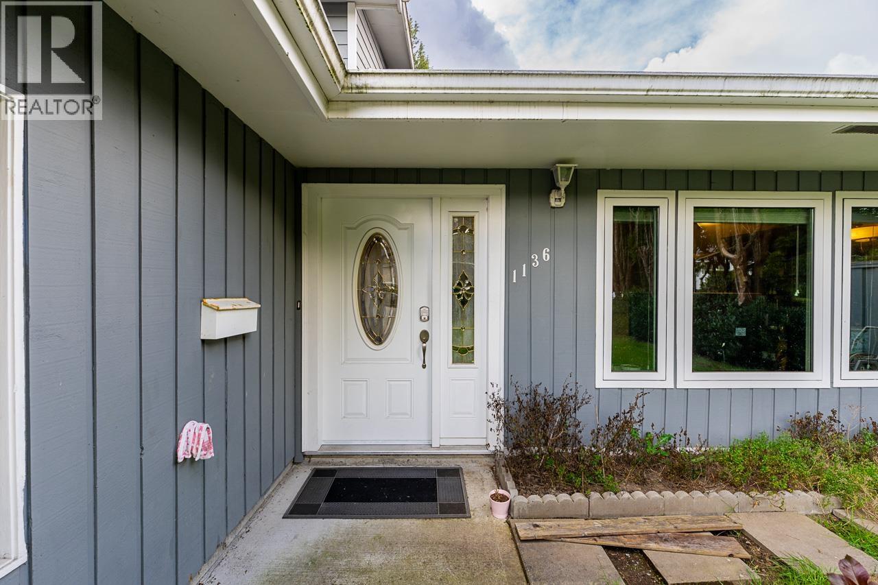 1136 Lansdowne Drive, Coquitlam, British Columbia  V3B 5R3 - Photo 2 - R3113637