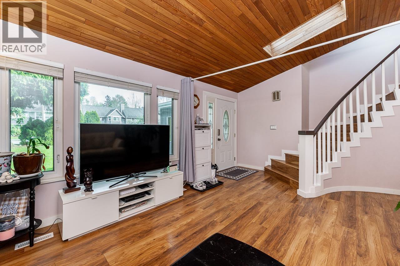 1136 Lansdowne Drive, Coquitlam, British Columbia  V3B 5R3 - Photo 3 - R3113637