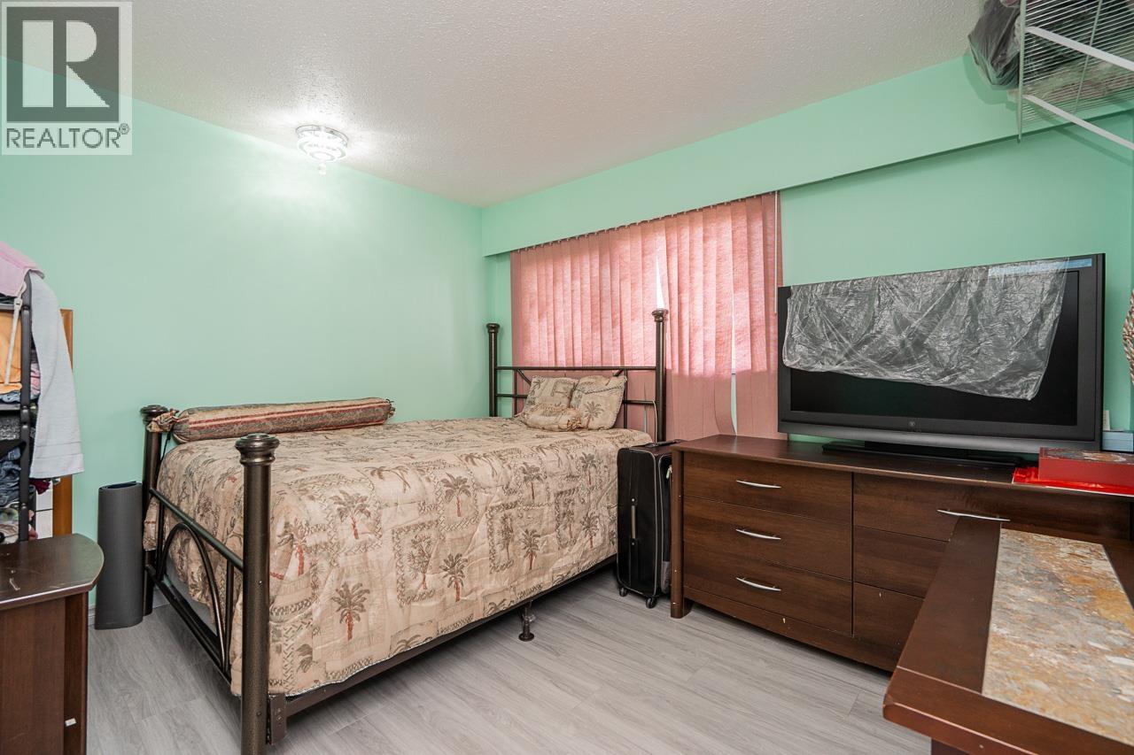 8255 18th Avenue, Burnaby, British Columbia  V3N 1K4 - Photo 13 - R3113447