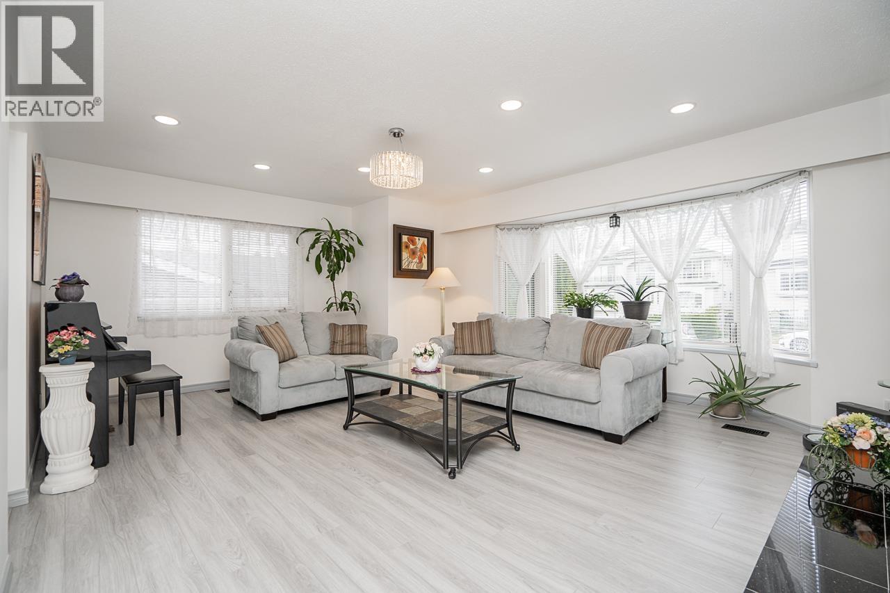 8255 18TH AVENUE, Burnaby, British Columbia