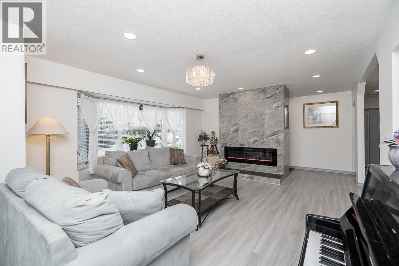 8255 18th Avenue, Burnaby, British Columbia  V3N 1K4 - Photo 14 - R3113447