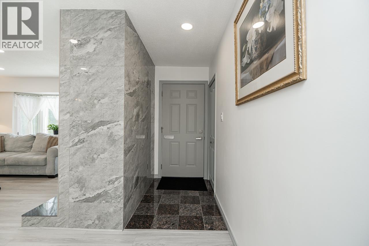 8255 18th Avenue, Burnaby, British Columbia  V3N 1K4 - Photo 8 - R3113447