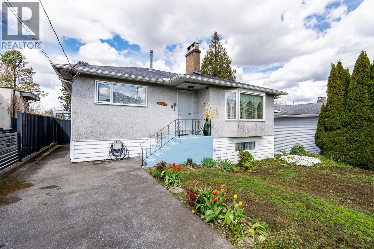 8255 18th Avenue, Burnaby, British Columbia  V3N 1K4 - Photo 3 - R3113447