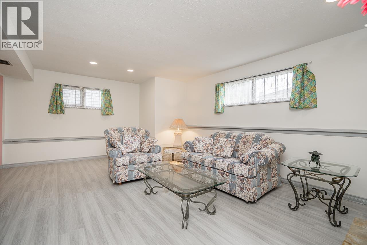 8255 18th Avenue, Burnaby, British Columbia  V3N 1K4 - Photo 27 - R3113447