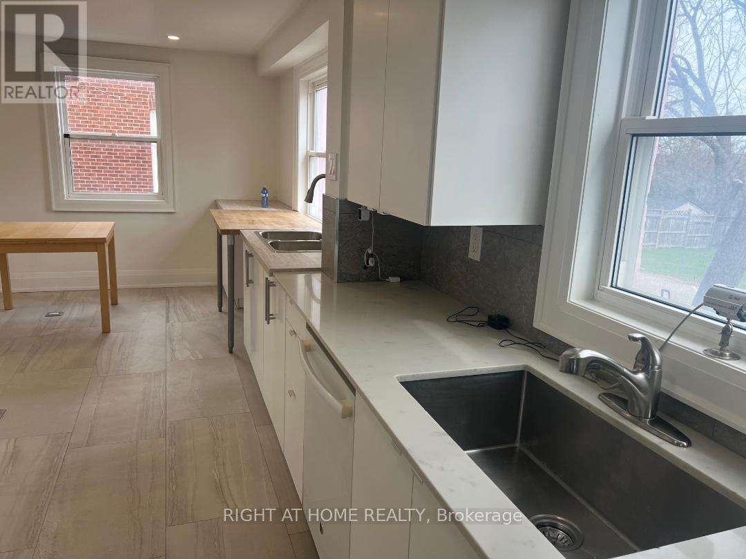 45 Major Mackenzie Drive E, Richmond Hill, Ontario  L4C 1G8 - Photo 9 - N13026948