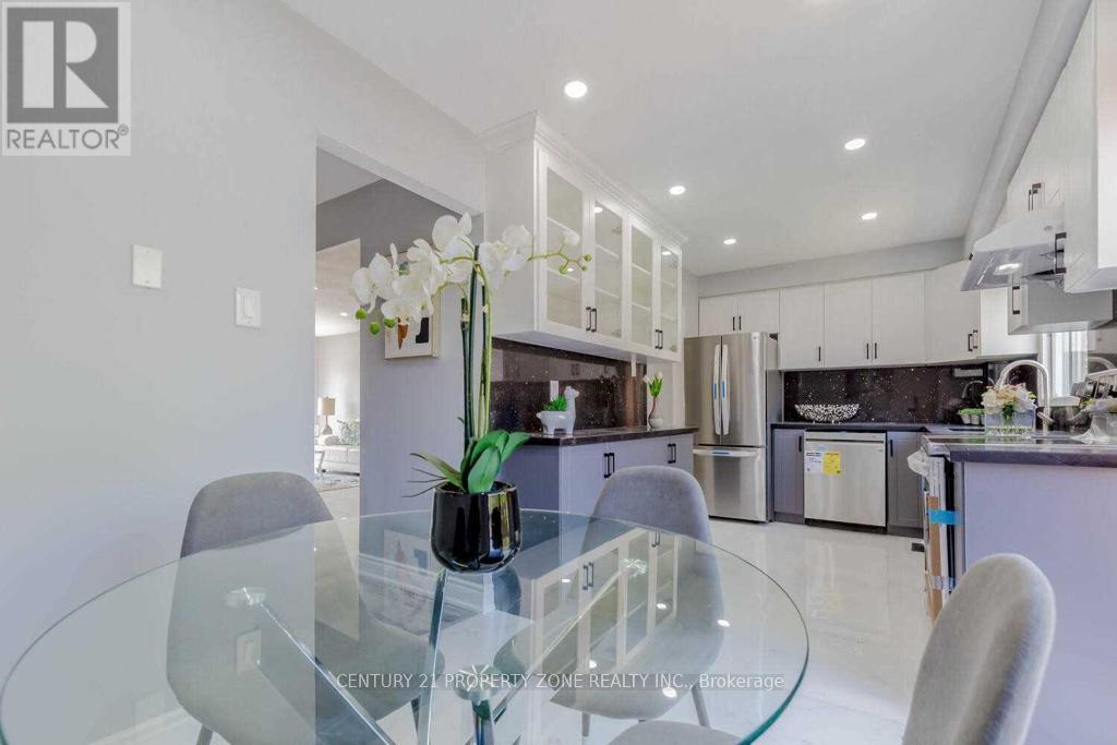 8 NORBROOK CRESCENT, Toronto, Ontario