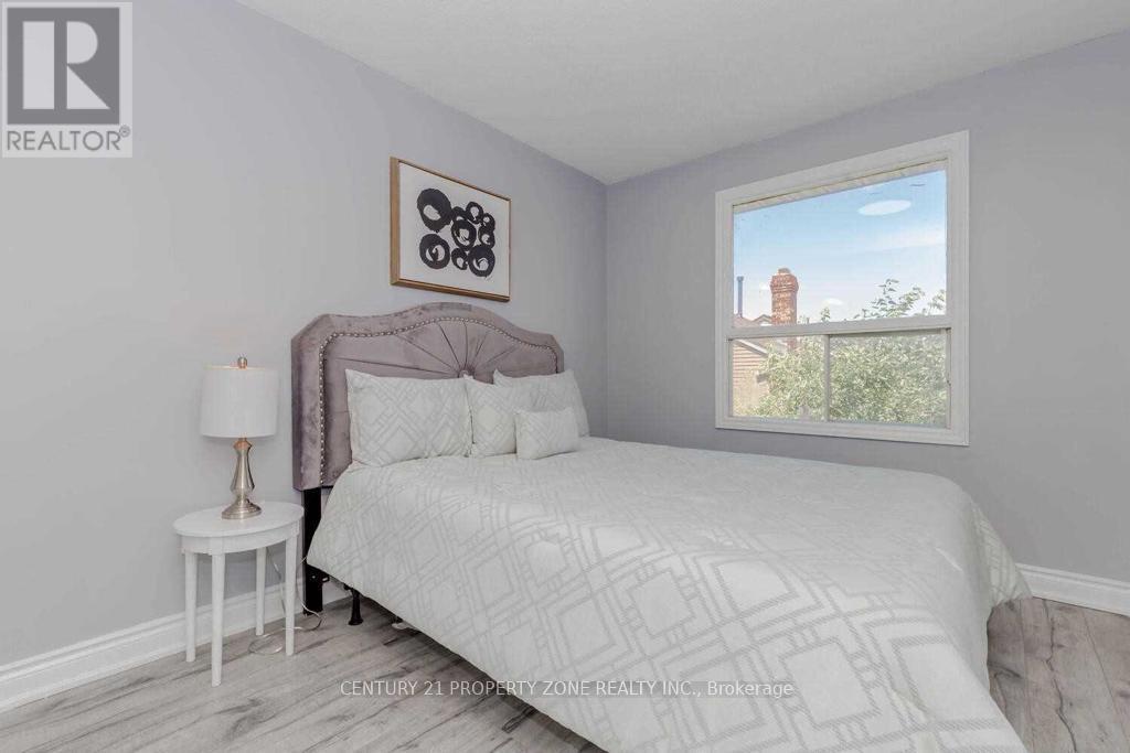 8 Norbrook Crescent, Toronto, Ontario  M9V 4P8 - Photo 13 - W13026898