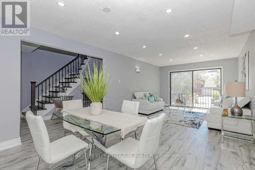 8 Norbrook Crescent, Toronto, Ontario  M9V 4P8 - Photo 2 - W13026898