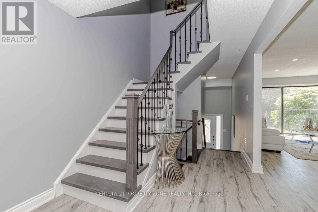 8 Norbrook Crescent, Toronto, Ontario  M9V 4P8 - Photo 20 - W13026898