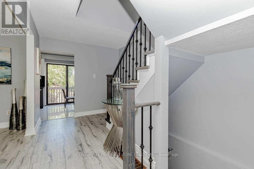 8 Norbrook Crescent, Toronto, Ontario  M9V 4P8 - Photo 6 - W13026898