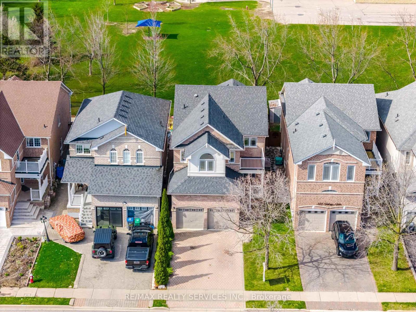 252 Vintage Gate, Brampton, Ontario  L6X 5B7 - Photo 3 - W13026918