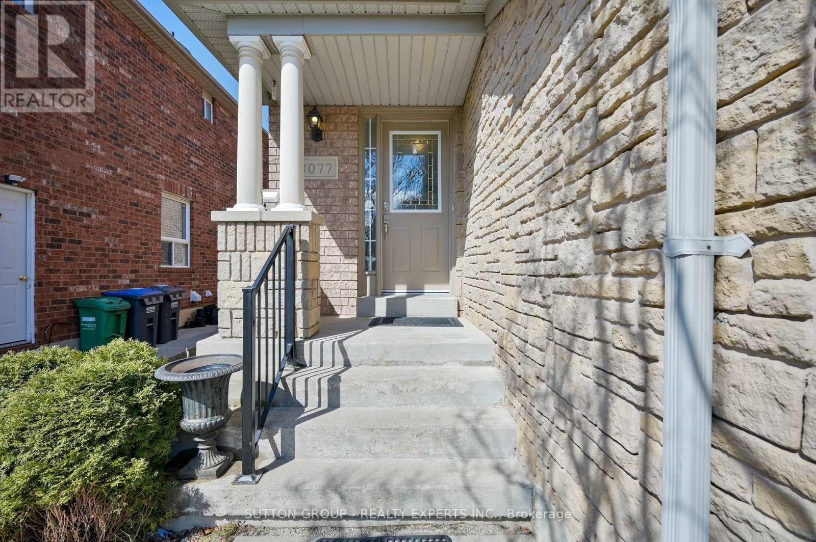 3077 Caulfield Crescent, Mississauga, Ontario  L5M 6J7 - Photo 3 - W13026966