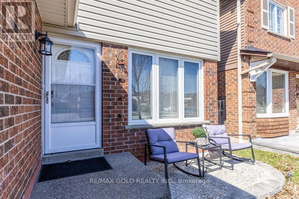 522 Roseheath Drive, Milton, Ontario  L9T 4V6 - Photo 2 - W13026970