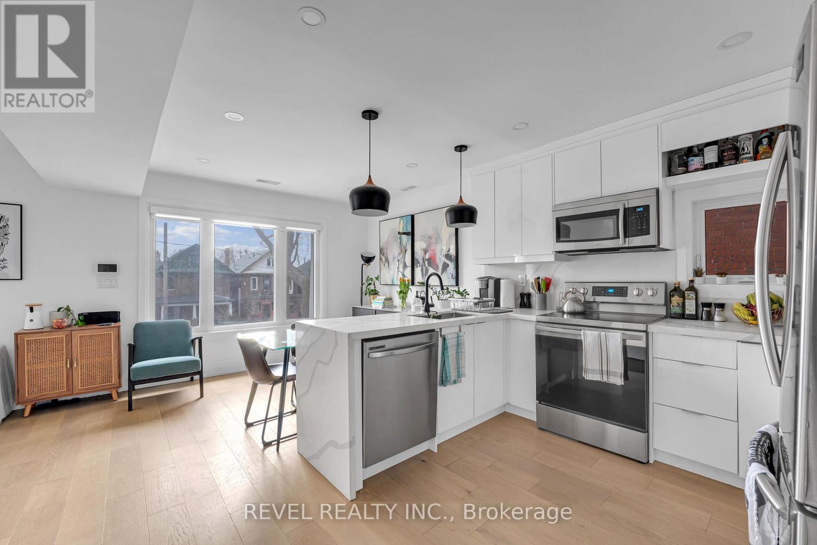 36 Humberside Avenue, Toronto, Ontario  M6P 1J7 - Photo 11 - W13026990