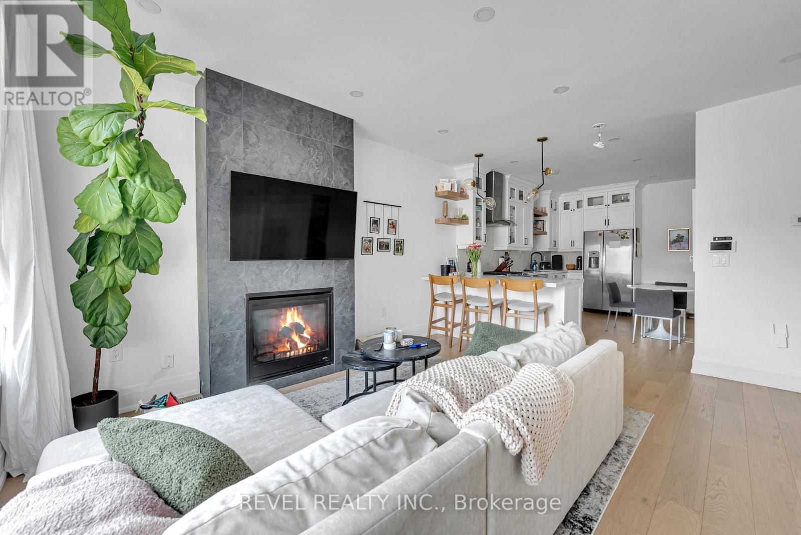 36 Humberside Avenue, Toronto, Ontario  M6P 1J7 - Photo 2 - W13026990