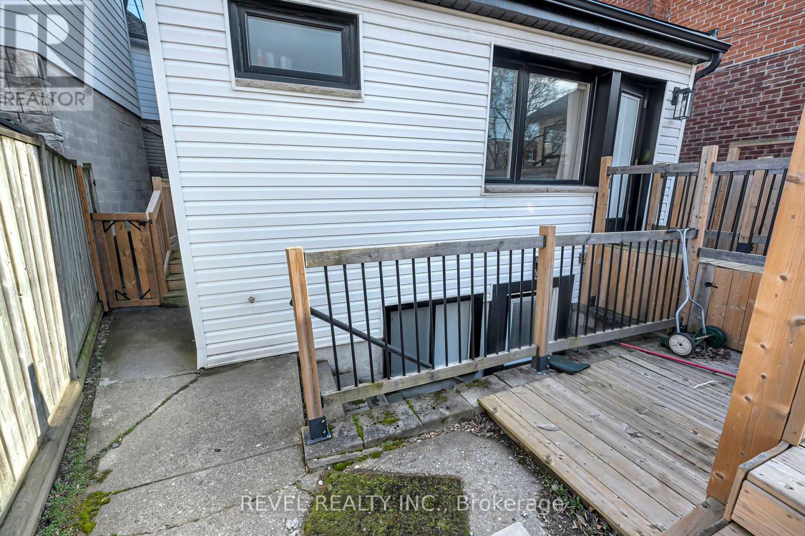 36 Humberside Avenue, Toronto, Ontario  M6P 1J7 - Photo 24 - W13026990