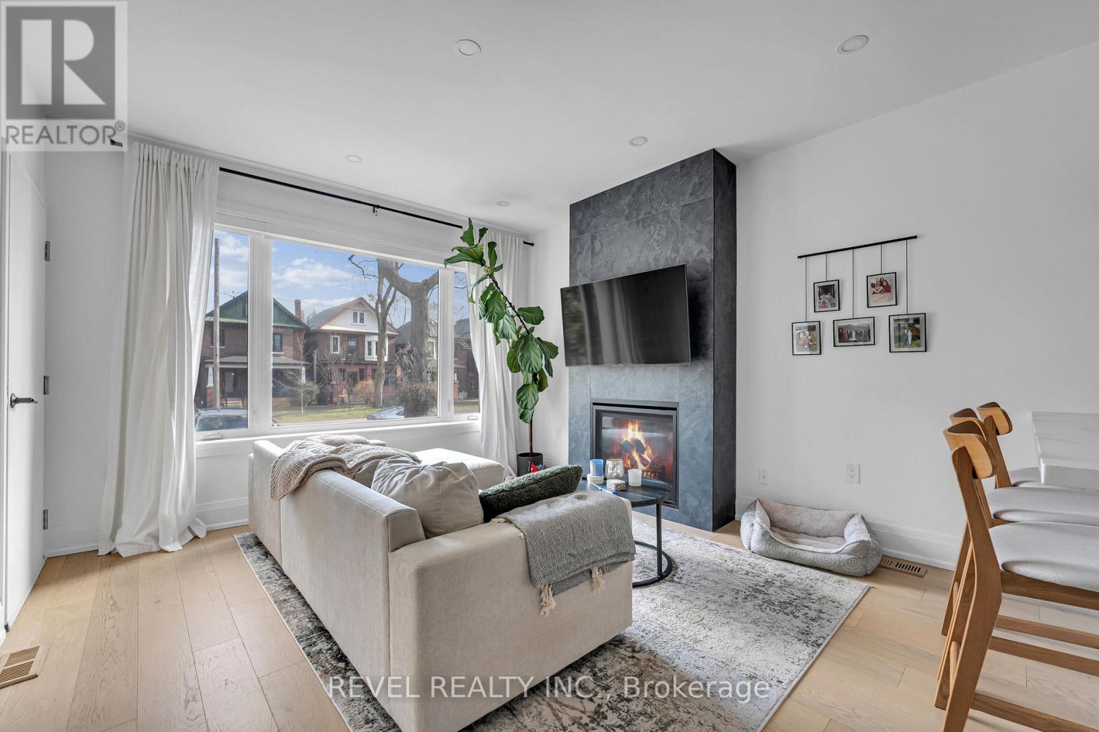 36 Humberside Avenue, Toronto, Ontario  M6P 1J7 - Photo 3 - W13026990