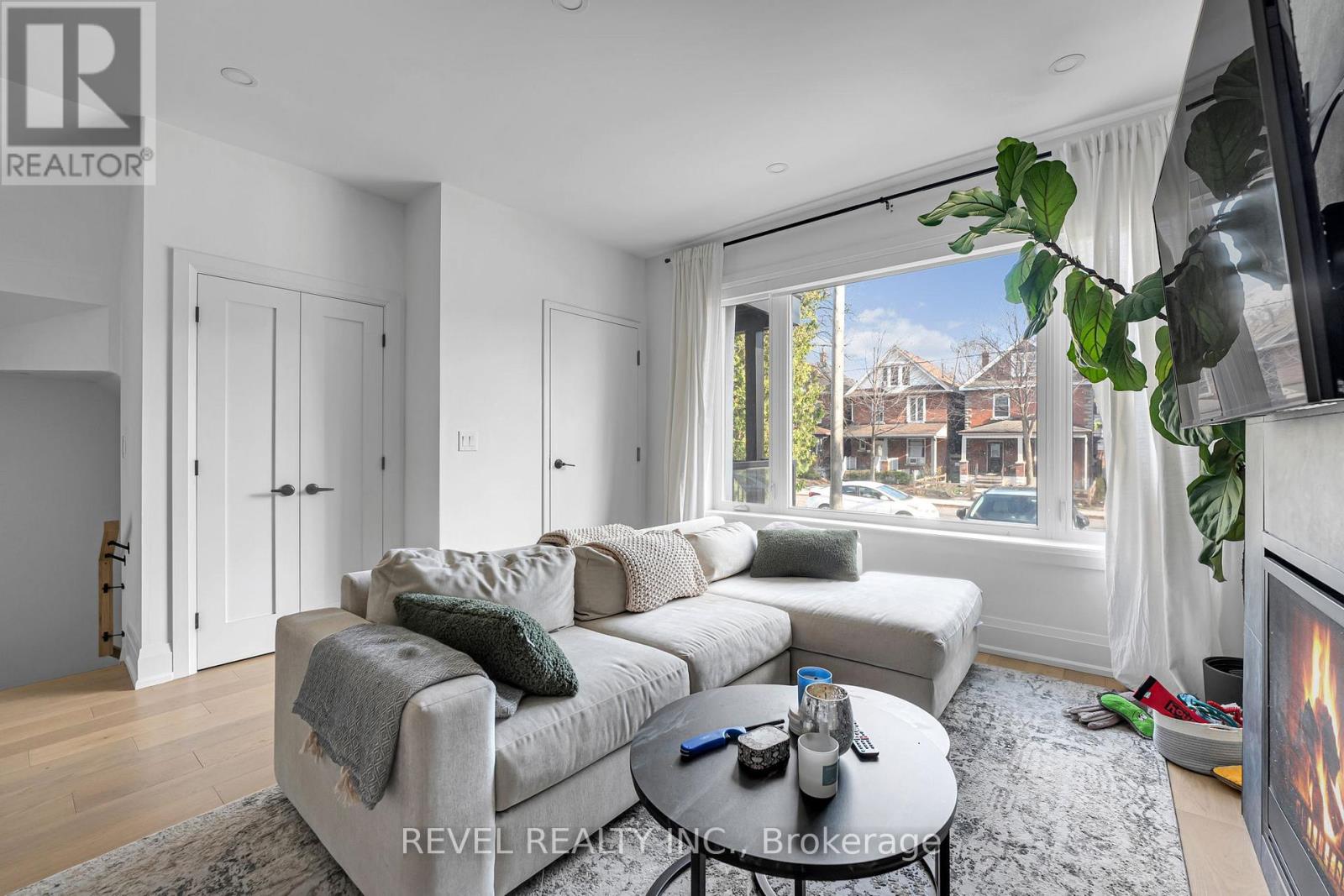 36 Humberside Avenue, Toronto, Ontario  M6P 1J7 - Photo 4 - W13026990