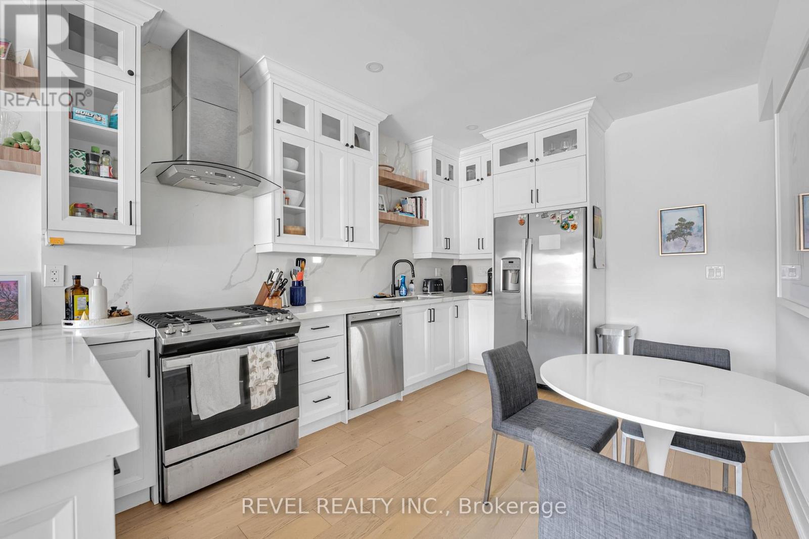 36 Humberside Avenue, Toronto, Ontario  M6P 1J7 - Photo 5 - W13026990