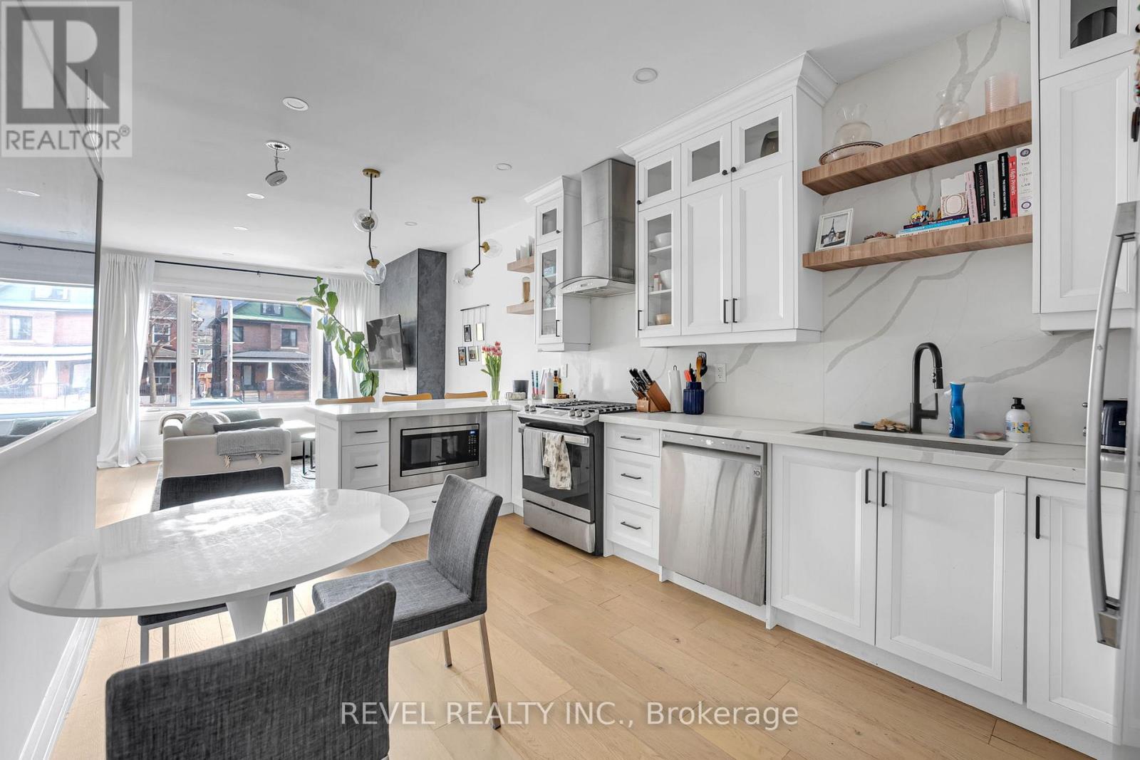 36 Humberside Avenue, Toronto, Ontario  M6P 1J7 - Photo 6 - W13026990