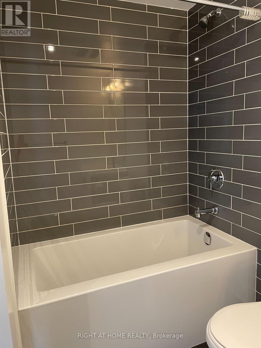 410 - 55 Speers Road, Oakville, Ontario  L6K 0H9 - Photo 15 - W13027004