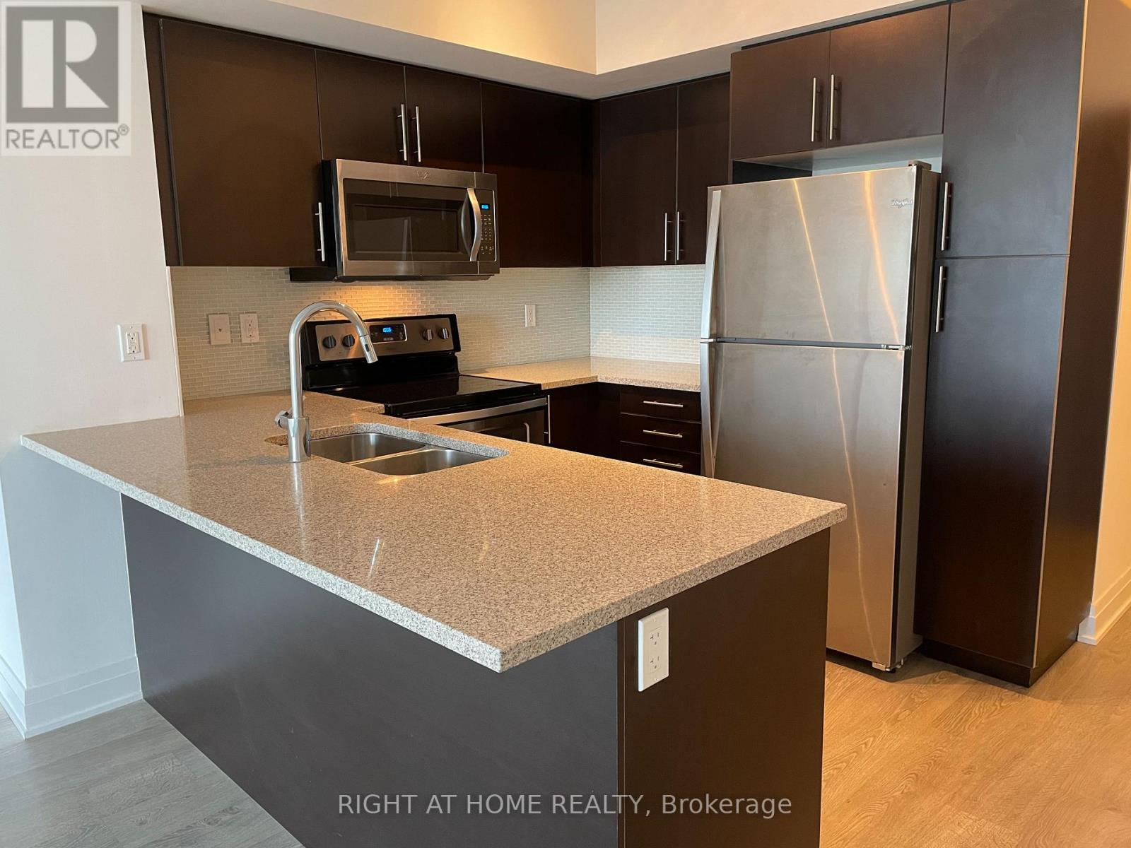 410 - 55 Speers Road, Oakville, Ontario  L6K 0H9 - Photo 3 - W13027004