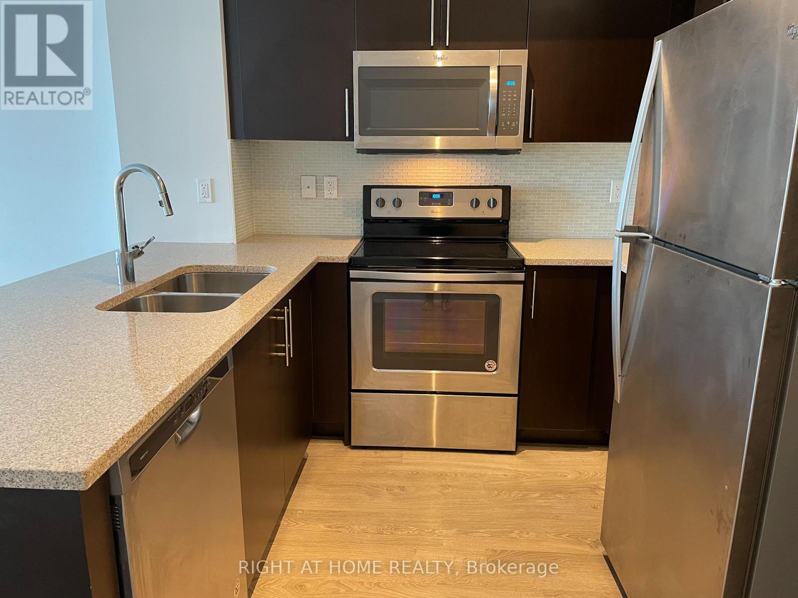 410 - 55 Speers Road, Oakville, Ontario  L6K 0H9 - Photo 4 - W13027004