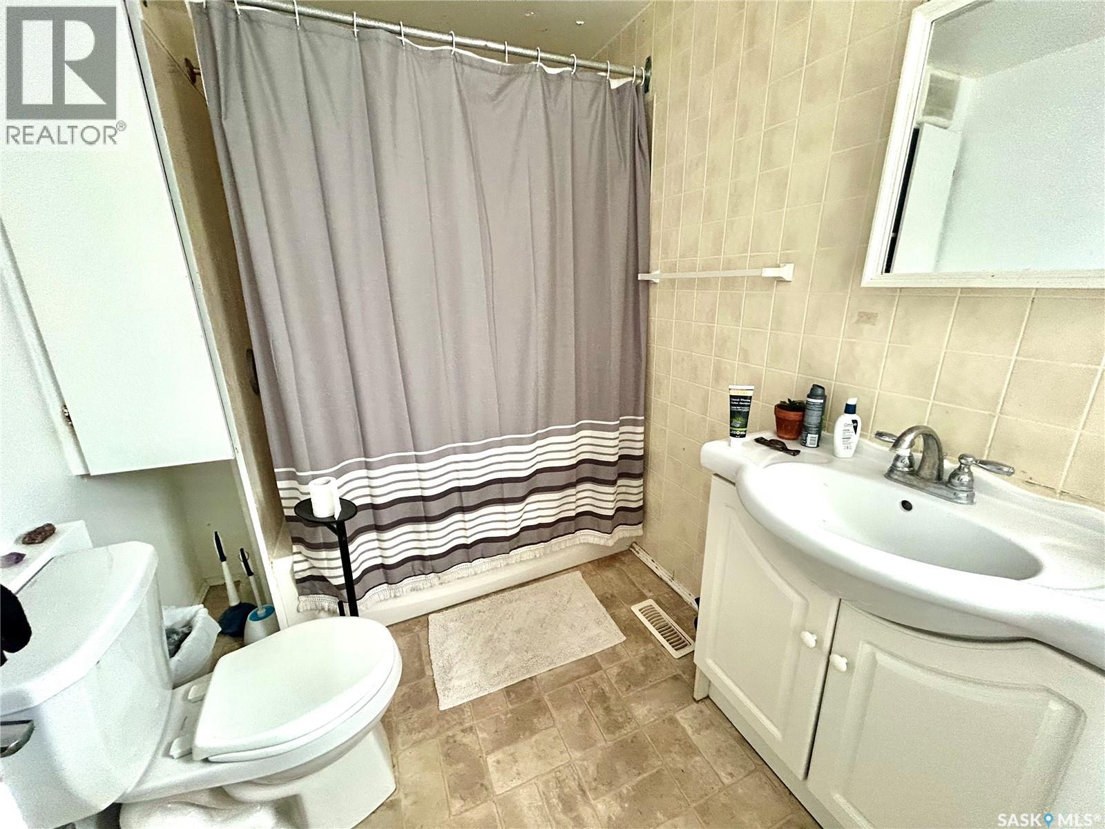 821 2nd Avenue E, Zenon Park, Saskatchewan  S0E 1W0 - Photo 10 - SK033568