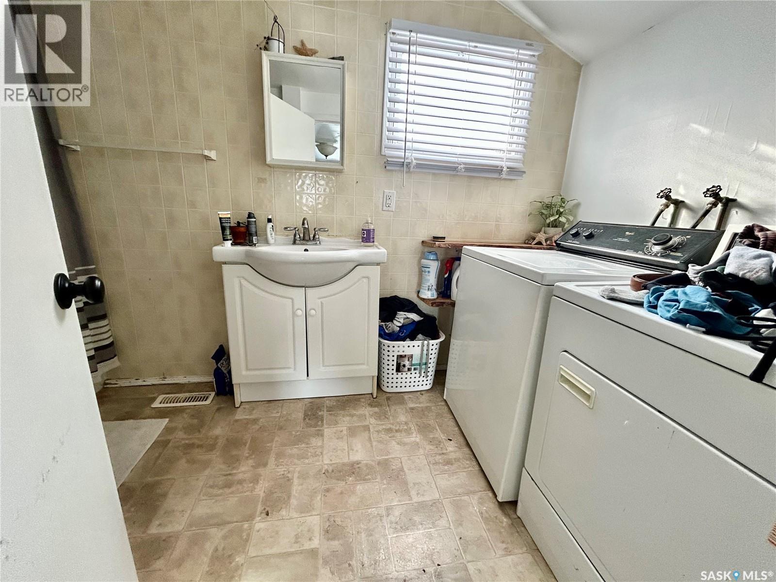 821 2nd Avenue E, Zenon Park, Saskatchewan  S0E 1W0 - Photo 11 - SK033568