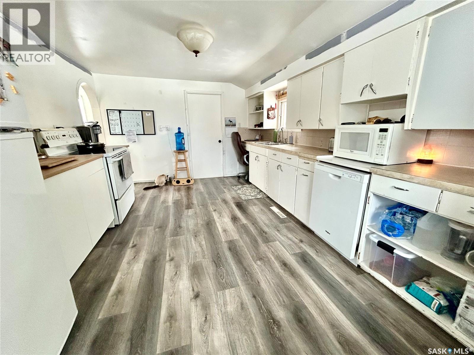 821 2nd Avenue E, Zenon Park, Saskatchewan  S0E 1W0 - Photo 3 - SK033568