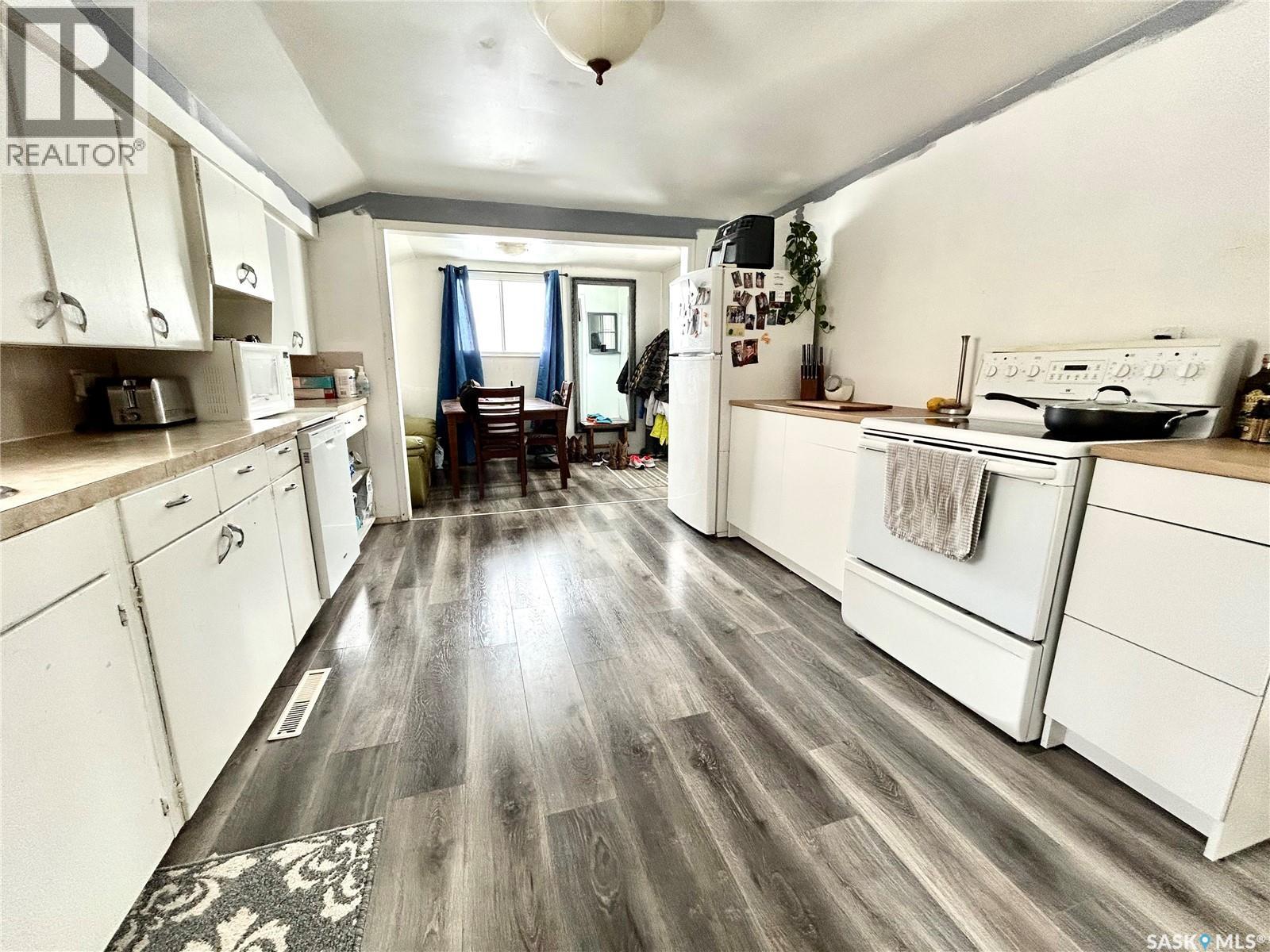 821 2nd Avenue E, Zenon Park, Saskatchewan  S0E 1W0 - Photo 5 - SK033568