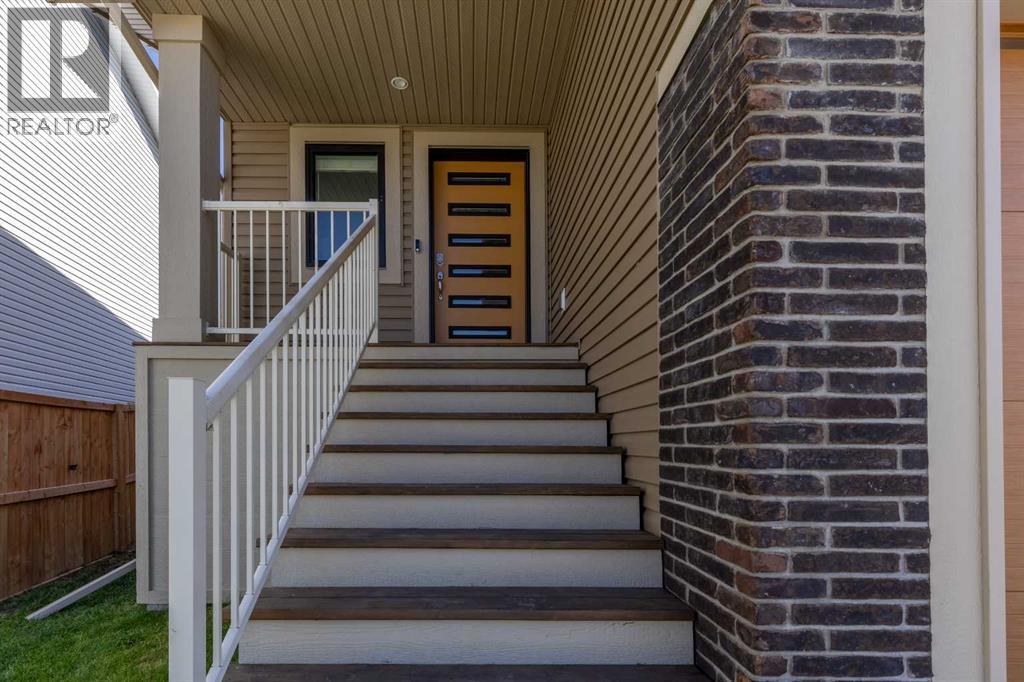 1366 Pacific Circle W, Lethbridge, Alberta  T1J 5V3 - Photo 2 - A2292603