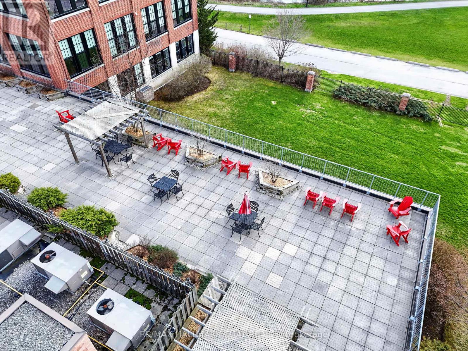 106 - 543 Timothy Street, Newmarket, Ontario  L3Y 1R1 - Photo 3 - N12908776