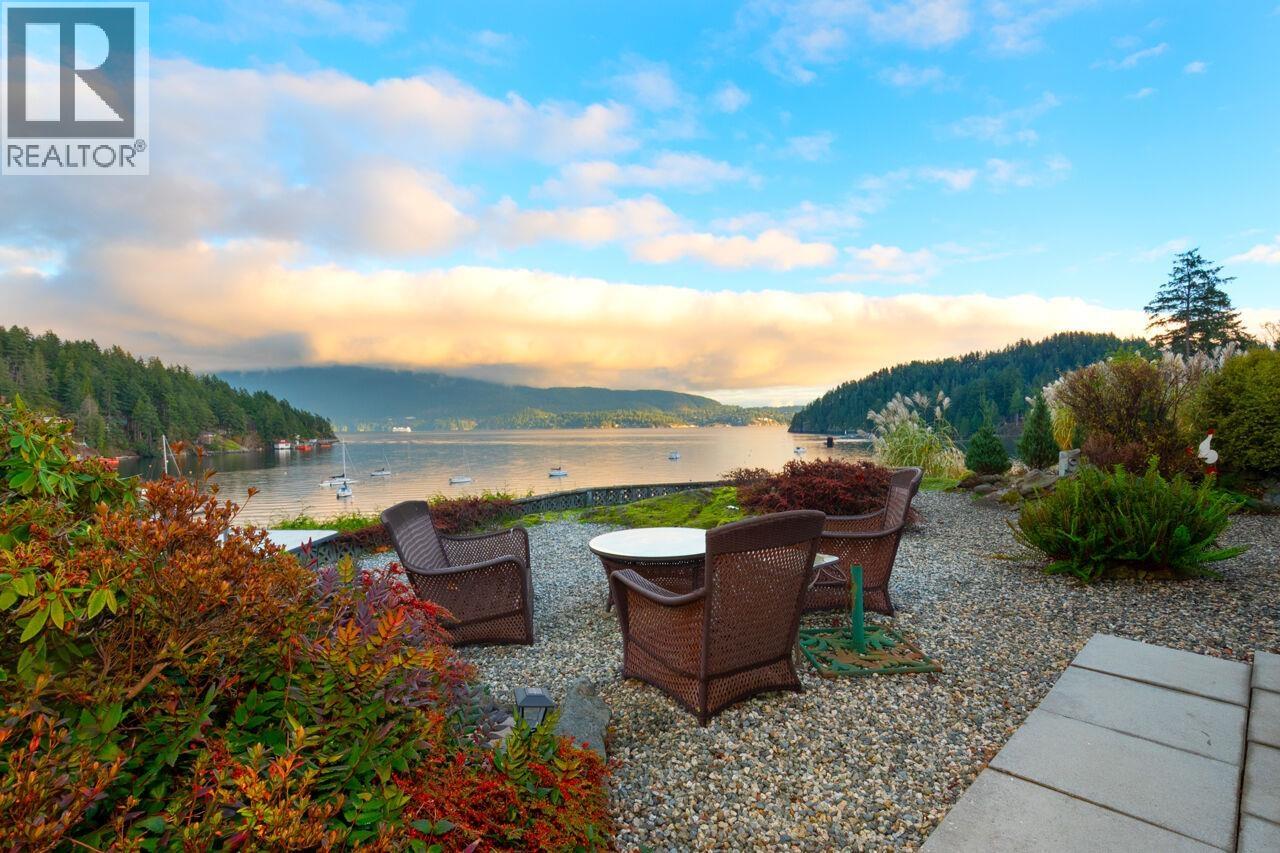 433 Senator Place, Bowen Island, British Columbia  V0N 1G1 - Photo 2 - R3113791