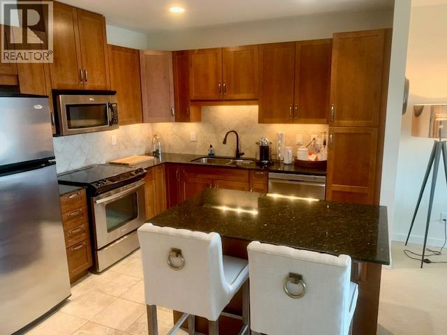 3301 Skaha Lake Road Unit# 401, Penticton, British Columbia  V2A 6G6 - Photo 2 - 10384360