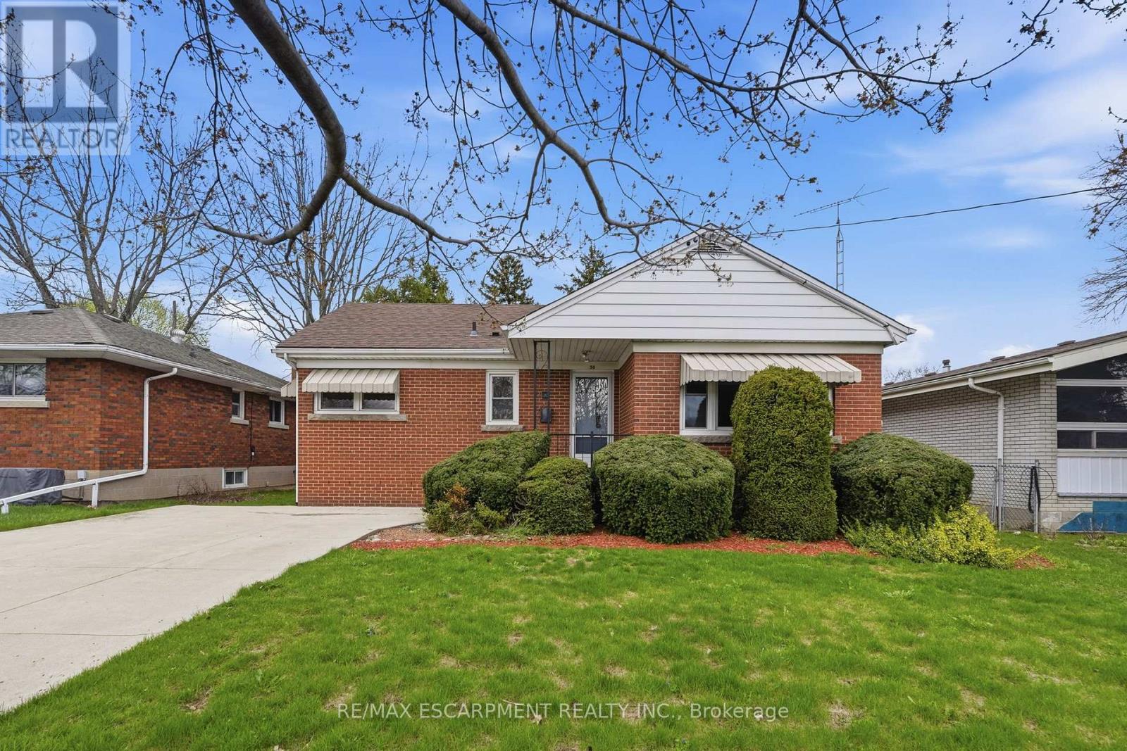 30 West 22nd Street, Hamilton, Ontario  L9C 4N3 - Photo 2 - X13027008